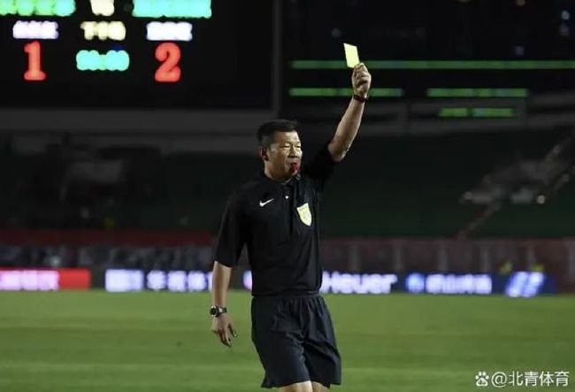 我正好回家给我奶奶祝寿，没想到咱俩不仅在同一趟飞机，而且座位还挨着，我就说咱们俩特别有缘吧。